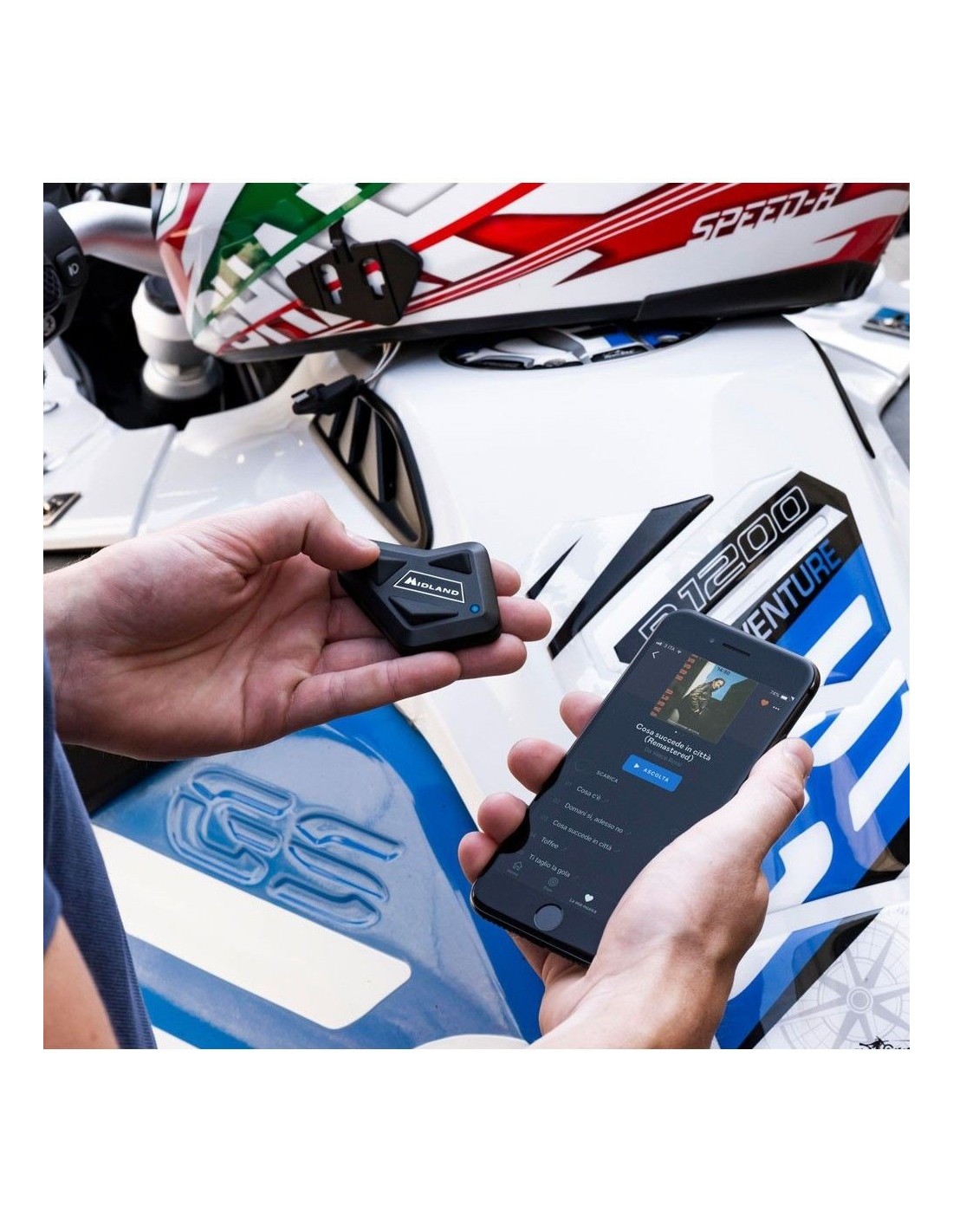 Intercomunicador para moto Midland Single, puede conectar hasta tres aparatos.